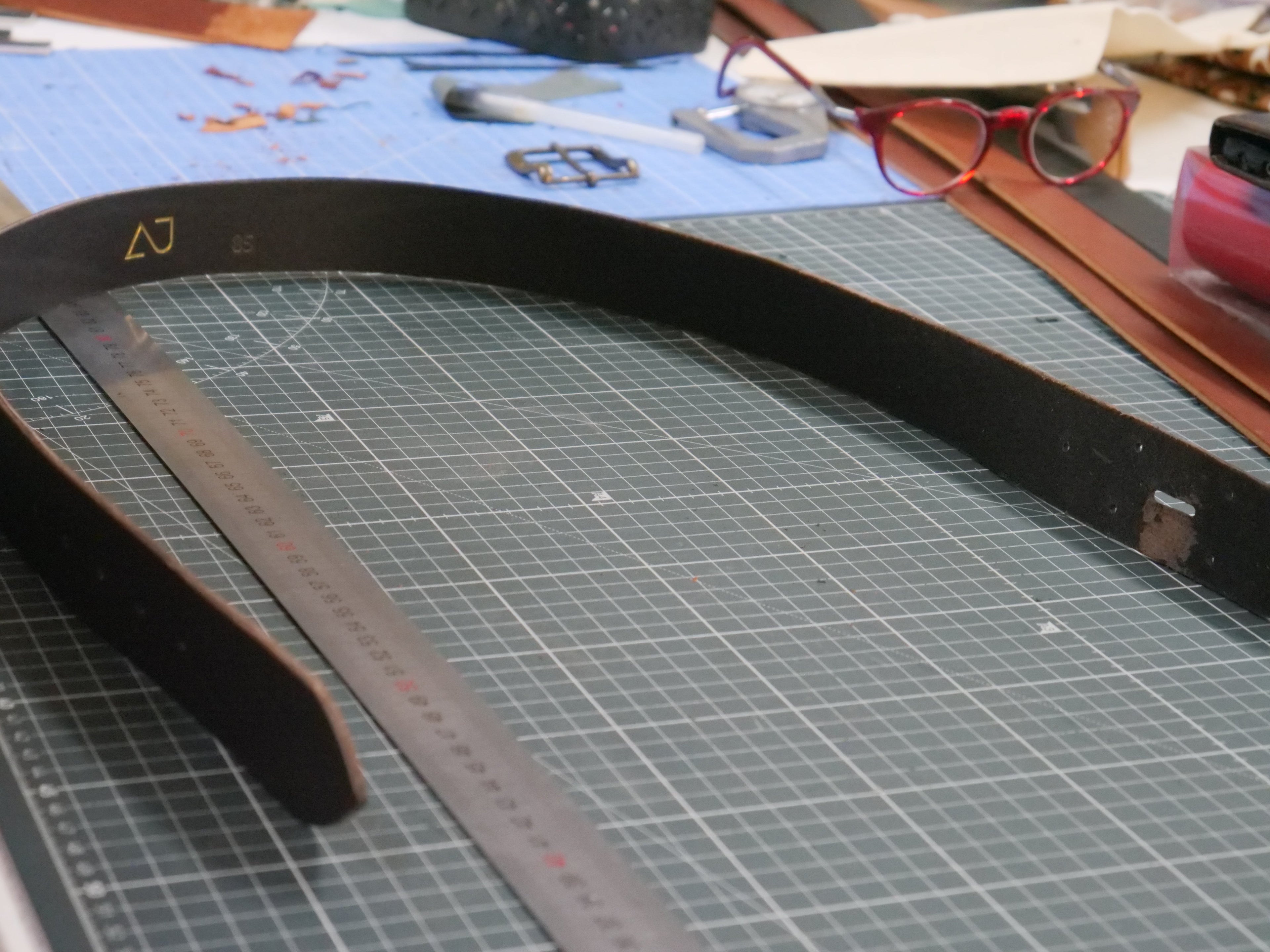 Est-ce qu'une ceinture en cuir se détend ?