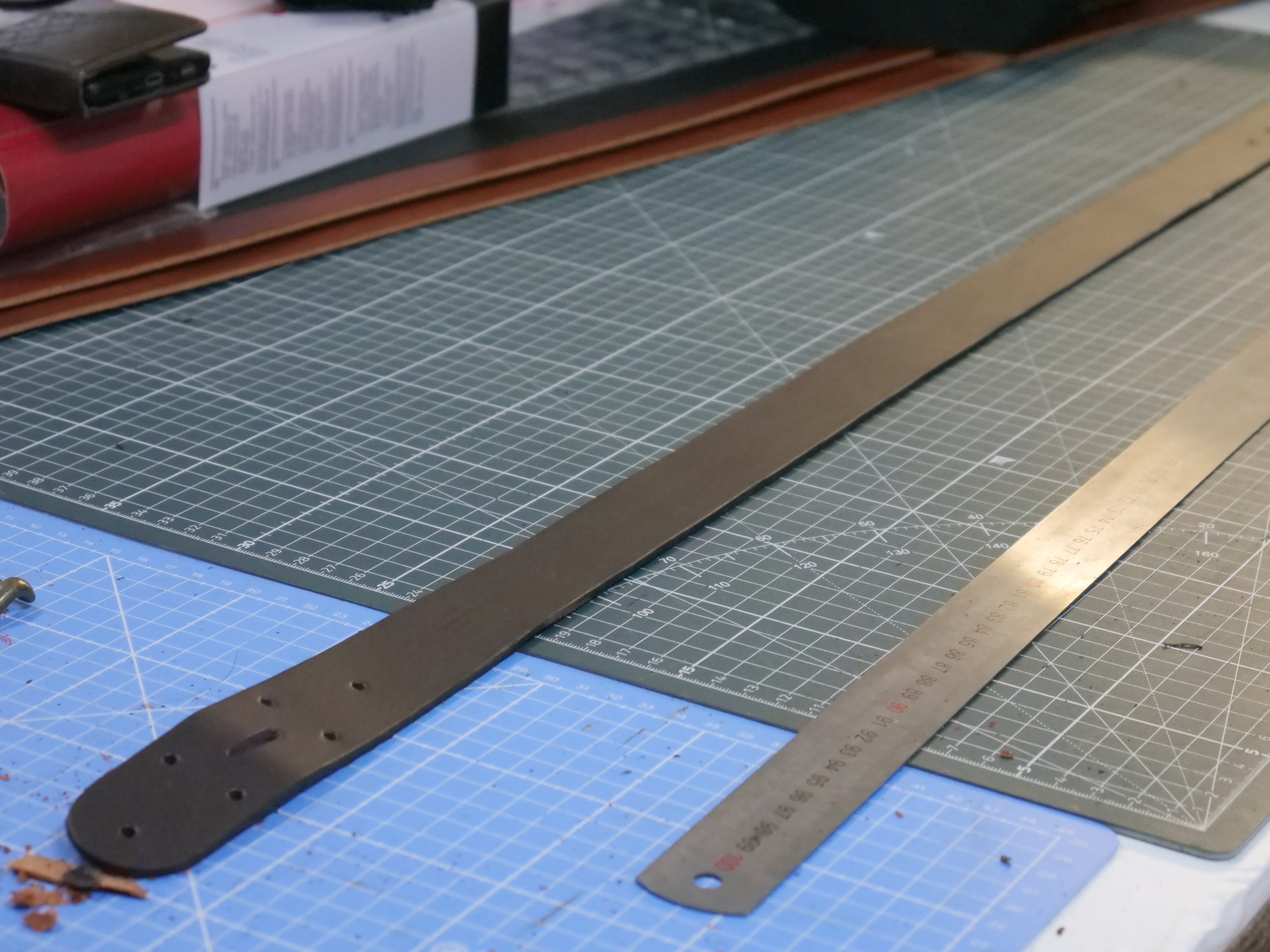 La patine du cuir : pourquoi votre ceinture embellit avec le temps